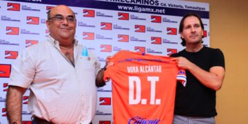 Presenta Miguel Mansur al nuevo Técnico de Correcaminos