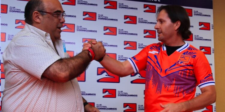 Presenta Miguel Mansur al nuevo Técnico de Correcaminos