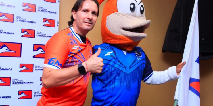 Presenta Miguel Mansur al nuevo Técnico de Correcaminos