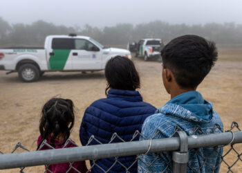 Baja número de niños migrantes que cruzan solos la frontera.