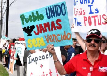 Protestan organizaciones civiles por presencia de Trump en la frontera
