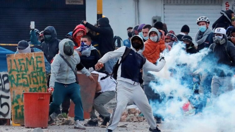 Latinoamericana entre coronavirus y protestas