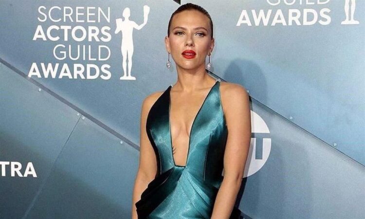 Scarlett Johansson sacara su propia marca de belleza
