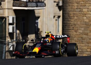 ‘Checo’ Pérez domina los ensayos libres para el Gran Premio de Azerbaiyán