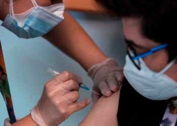 Pandemia se mantiene en Chile pese a vacunación