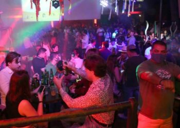 Bares y hoteles de Acapulco son ‘castigados’ por aumento de covid