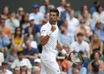 Djokovic se corona en Wimbledon y alcanza a Federer y Nadal