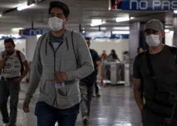 Pide AMLO a jóvenes mexicanos ‘moderarse’ frente tercera ola del Covid-19