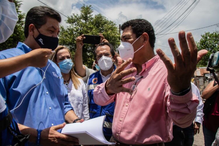 Entrega Alcalde a Gobernador proyecto de desincorporación del Dren Principal