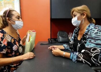 Mujer busca apoyo para su nieto; necesita operación de columna y cuesta 100 mil pesos