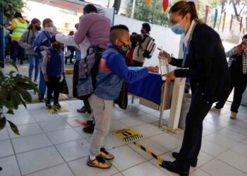 A finales de agosto estudiantes de nivel básico regresarán a las aulas: AMLO