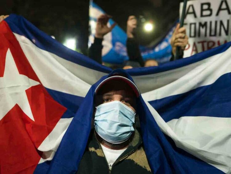 Cuba autoriza libre importación de medicinas, alimentos y aseos