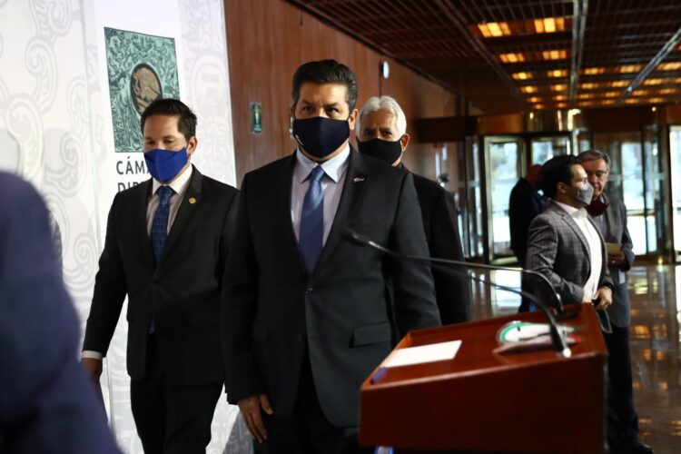 Niegan a García Cabeza de Vaca copia de orden de aprehensión en su contra