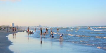 Playa Miramar de Madero se mantendrá abierta; Salud definirá nivel de aforo