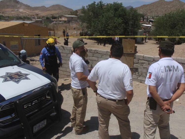 Liberan a 13 migrantes tras dos cateos de la FGR en Monterrey