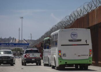 SRE mantiene negociaciones con EU para abrir la frontera en julio