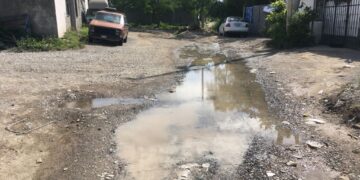 Reportan fuga de agua en la Col. Azteca de Victoria