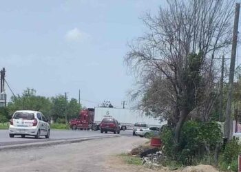 Hombres armados bloquean por segundo día carretera de Reynosa a Díaz Ordaz