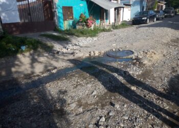 Fuga de aguas negras provoca malestar en Col. Casas Blancas de Victoria