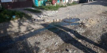 Fuga de aguas negras provoca malestar en Col. Casas Blancas de Victoria