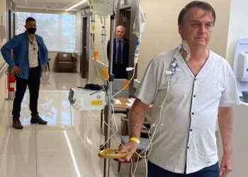 Dan de alta al presidente Jair Bolsonaro en Brasil