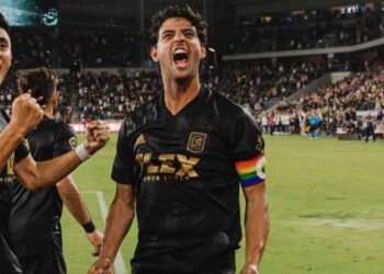 Un golazo de Carlos Vela le dio el triunfo a su equipo