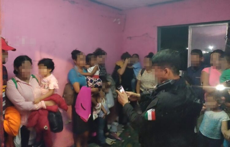 Rescata Policía Estatal a 50 migrantes centroamericanos
