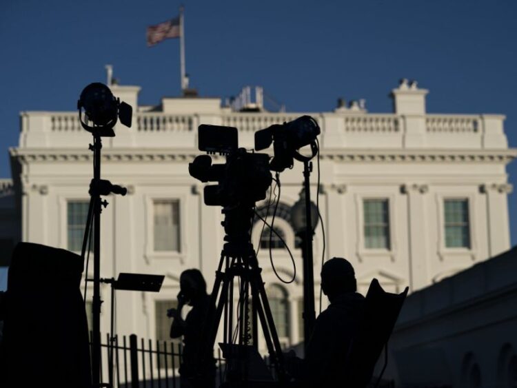 Fiscal de EU prohíbe forzar a periodistas a revelar sus fuentes
