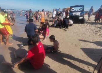 Brinda Protección Civil 45 atenciones en playa durante el domingo