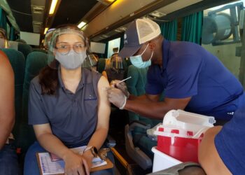 EU vacuna a obreros de maquiladoras de Nuevo Laredo