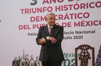 Más de 72%, a favor de que AMLO continúe mandato en encuesta propia