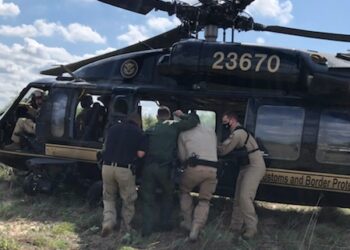 Ha rescatado Patrulla Fronteriza a 800 migrantes en el sur de Texas