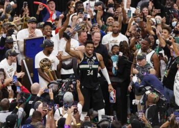 Bucks vuelven al trono de la NBA, 50 años después