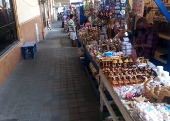 Artesanos del Caracol registran poca venta aún cuando ya hay vacaciones