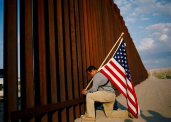 Biden cancela contratos para construcción de muro fronterizo con México