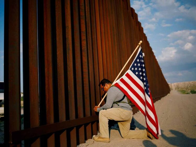 Biden cancela contratos para construcción de muro fronterizo con México