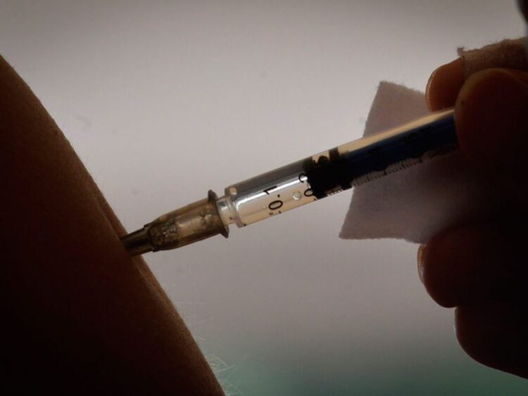 En Nuevo León fallecen 2 con esquema completo de vacunación