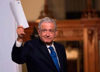 Reiniciarán clases presenciales así llueva, truene o relampaguee: López Obrador