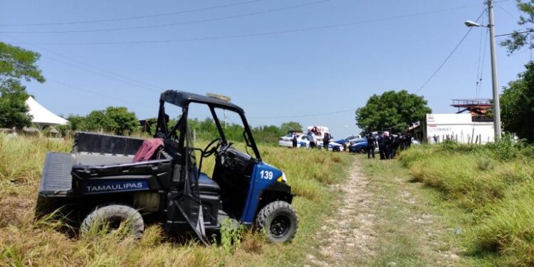 Vuelca patrulla de la Policía Estatal y se lesiona agente