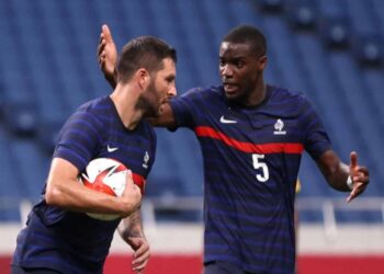 Francia derrota 4-3 a Sudáfrica, triplete de Gignac