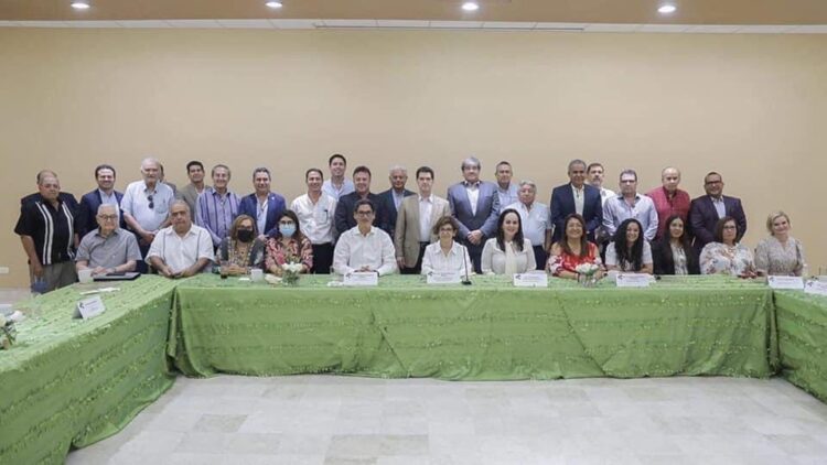 Carmen Lilia Canturosas reafirma compromisos ante los agentes aduanales