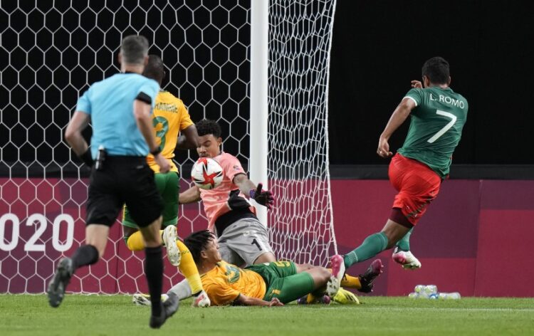 México golea 3-0 a Sudáfrica y va ante Corea del Sur en cuartos de final