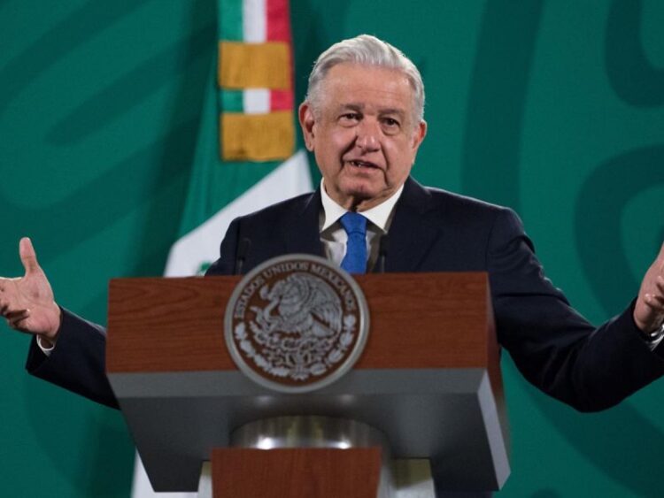 ‘No importa lo que piense la mayoría, se debe volver a clases presenciales’: AMLO