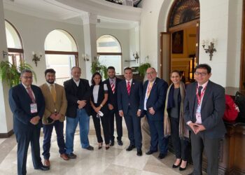 Alejandro Moreno sostiene encuentros con el APRA y Partido Humanista en Perú