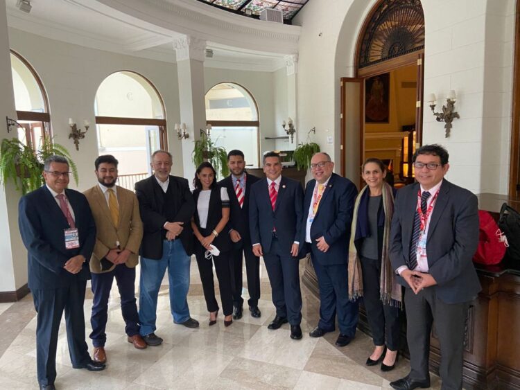 Alejandro Moreno sostiene encuentros con el APRA y Partido Humanista en Perú