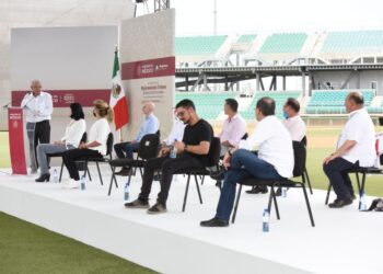 Nuestro gobierno da, no quita al pueblo, dice AMLO en Sonora