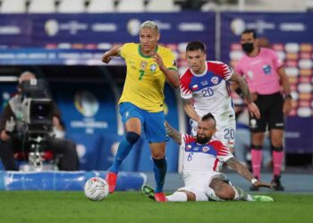Brasil gana con apuros 1-0 a Chile y es semifinalista en Copa América