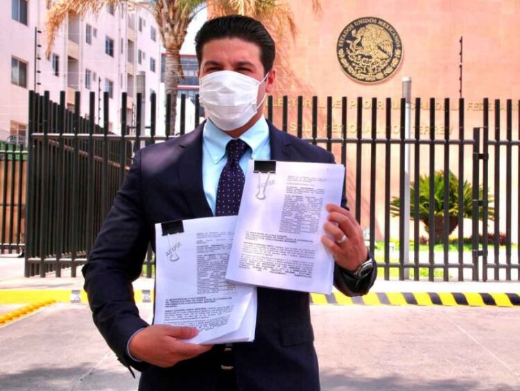 Samuel García impugna multa del INE