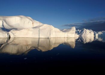 Detectan derretimiento masivo de hielo en Groenlandia en cuestión de días