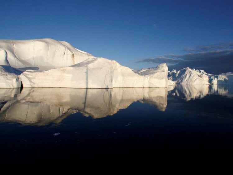Detectan derretimiento masivo de hielo en Groenlandia en cuestión de días